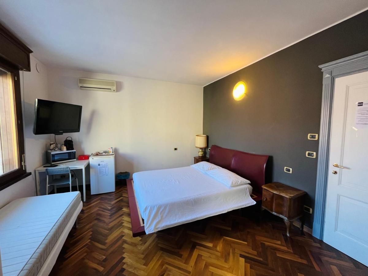 Viale Manzoni Hotel Sassuolo Eksteriør billede